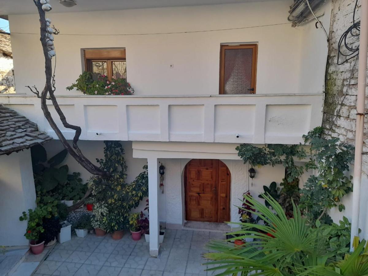 Sokolli Guest House Gjirokastër Exterior foto