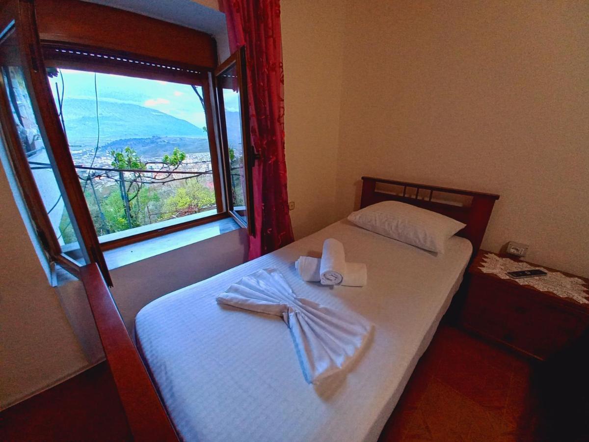 Sokolli Guest House Gjirokastër Exterior foto
